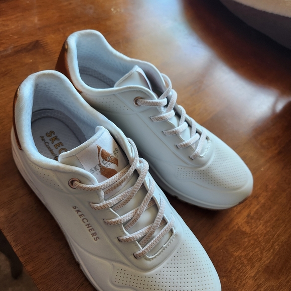 White and rose gold sketchers sz8 - Picture 3 of 3